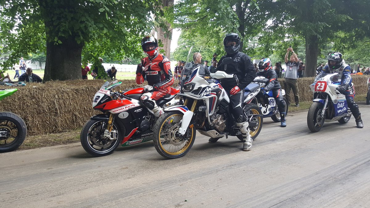 David_R_Rogers's tweet image. Pride of #HondaFoS Potski and Swordy on the startline @fosgoodwood #FoS