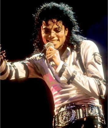 pastry_box's tweet photo. RIP MJ! #King #therewillneverbeanother #greatestentertainerofalltime #soundtracktomychildhood #missyoumj #legend https://t.co/3qHgx2ajgM