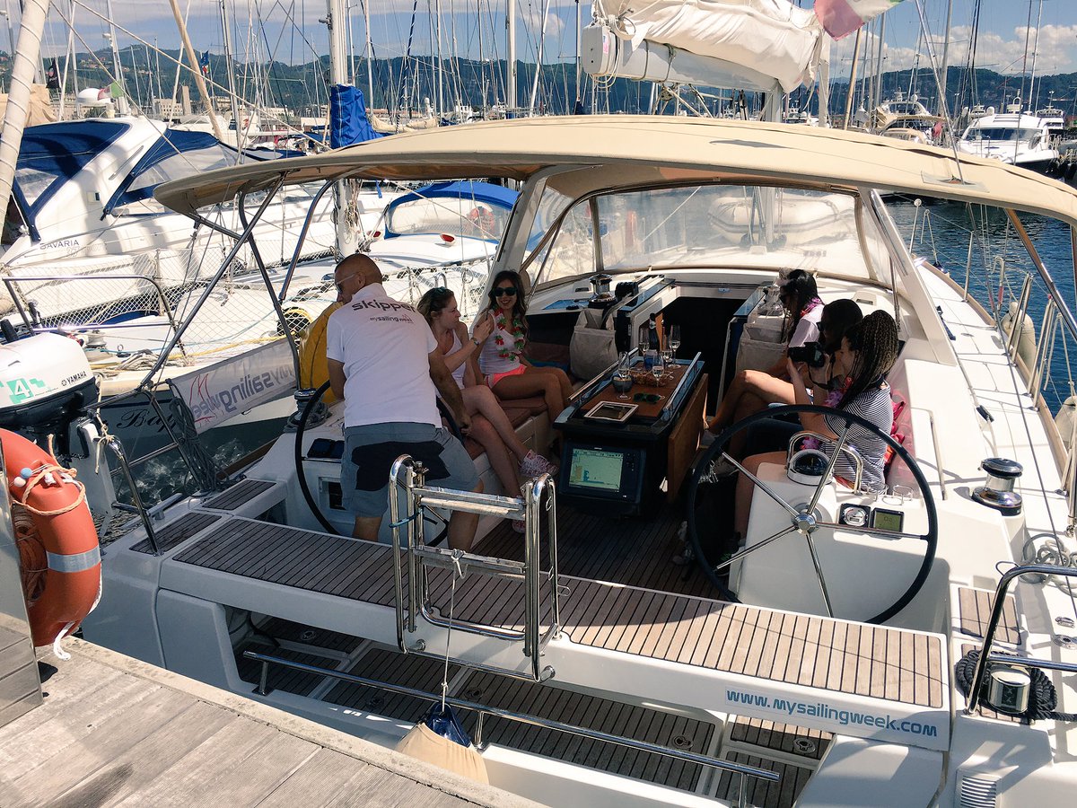 MySailingWeek's tweet photo. For this #saturday #morning My #Sailing #Week suggests a beautiful Day Sail in Cinque Terre.#DaySail,#CinqueTerre https://t.co/SijexUiD99
