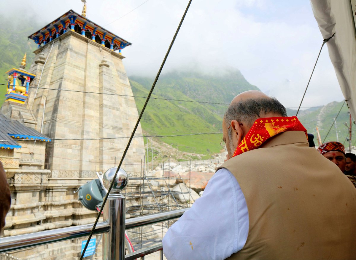 AmitShah's tweet photo. केदारनाथ ज्योतिर्लिंग में "महादेव" के दर्शन कर हिंदुस्तान की सुख,समृद्धि और वैभव के लिए प्रार्थना की|
ॐ नमः शिवाय https://t.co/Q8g2rFOyCV