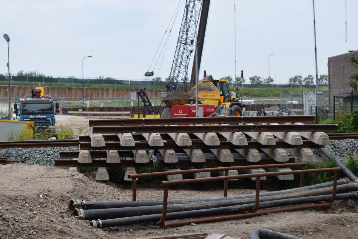 JupIkBenEr's tweet photo. #graven graven en nog eens graven en ..van alles en nog wat. @N31Harlingen https://t.co/cZv8bBsGo8