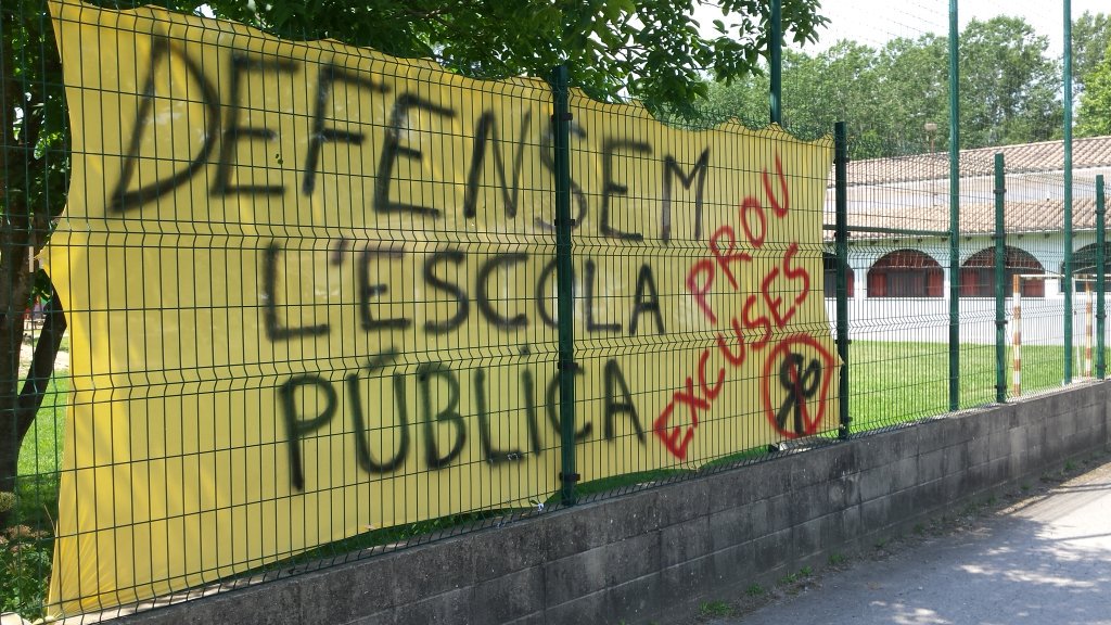 A la petita Mieres (Garrotxa), amb alcalde de <a href="/cupnacional/">CUP Països Catalans</a>, ho tenen clar: Defensem l'Educació Pública!
<a href="/VivimMieres/">Vivim Mieres - CUP</a>