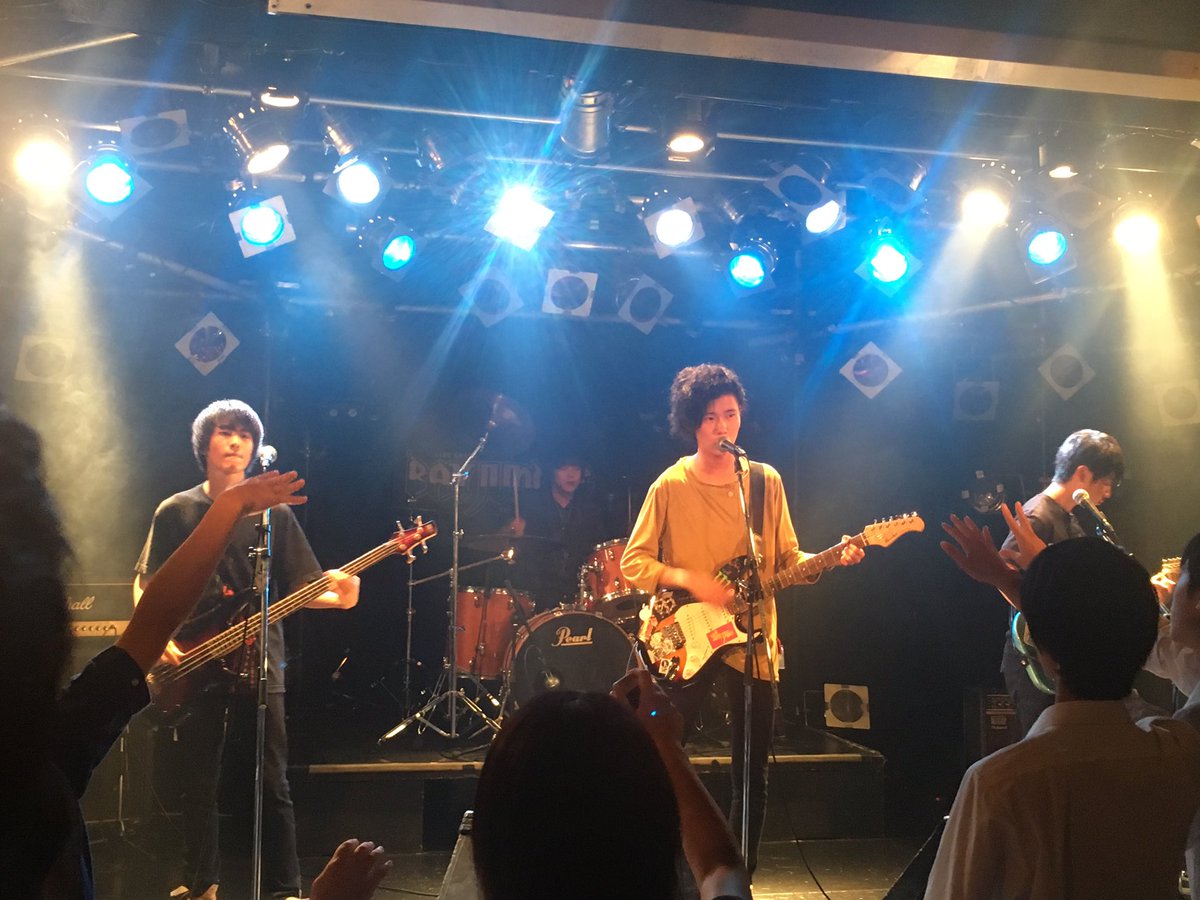 WMUofficial's tweet photo. ８組目は"スピナル"です！
落ち着いた歌声とオリジナル曲です！
衝撃の誕生日プレゼントで盛り上がってます笑
#WMU6 #Taichi17 https://t.co/QwTbaLnSK8