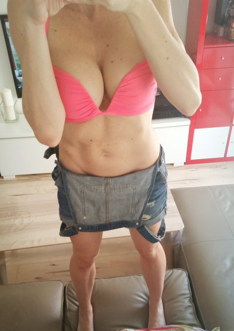 #beachbody Preparada para la playa🌞🌊🏊 quien se viene? @danigalan4 @Cam4_ES @DolceePeccato @schoolmary1<a href="/tag/beachbody"class="tags">#beachbody</a>