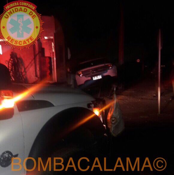 bombacalama's tweet photo. #Calama Se trató de colisión de vehículo mayor con vehículo menor Av Grau/Quebrada Blanca. Situación controlada https://t.co/S5IE5lY4pi