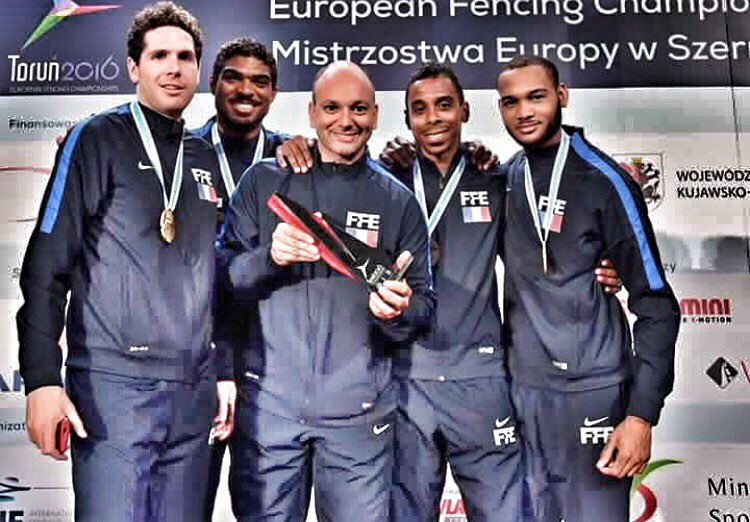 MaximeGluck's tweet photo. [#torun2016] #RoadToRio #Fra ramène deux médailles d'or à l'épée hommes ! Trop facile ! Vivement les JO @ESCRIMEFFE https://t.co/GbEK4l1SJk