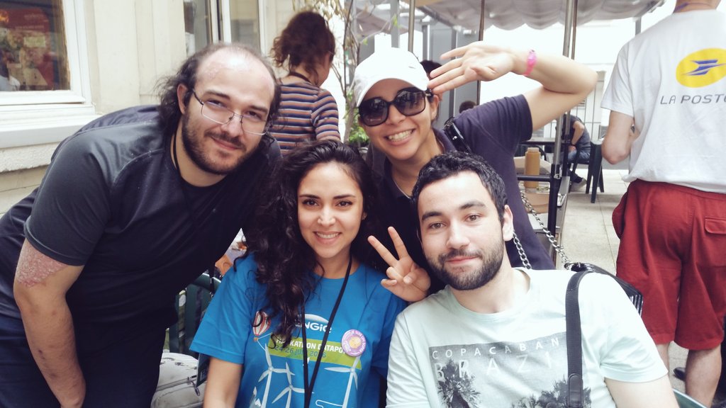 MoojanAsghari's tweet photo. Réunion ancienne équipe !
#EngieData hackathon, 2e journée super en forme!
#teamawesome @BeMyAppFR @ENGIEgroup https://t.co/QLV6KdAVGB