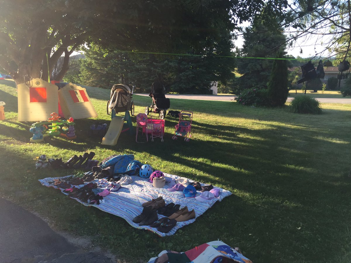PKflyer78's tweet photo. Neighborhood #yardsale #ptbo garmandale avenue and terraview heights 8-12 TODAY only https://t.co/k8njCNF1Jd