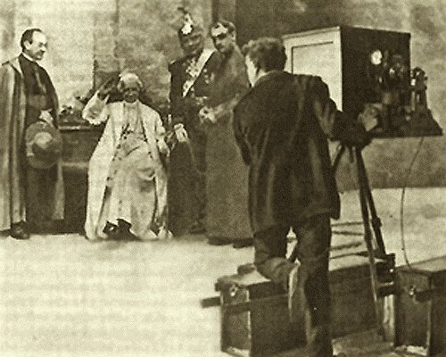 StefanoRocca9's tweet photo. 1896, Vittorio #Calcina riprende #LeoneXIII
https://t.co/UmpMILNJgQ
#SapereCondiviso #Storia #Cinema #Arte #Cultura https://t.co/P5qNOvID6W
