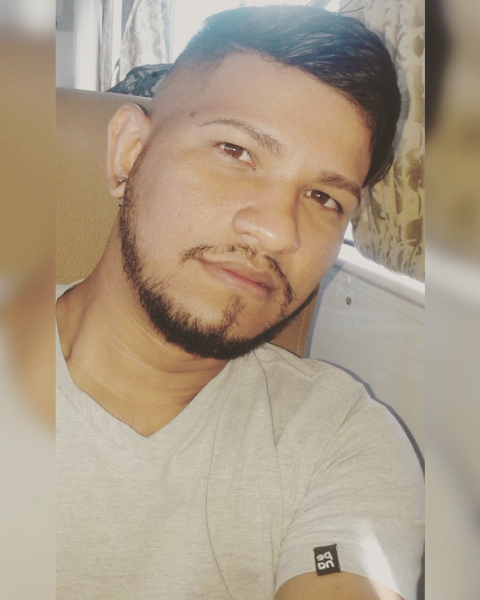 maderito_marcos's tweet photo. ....Partiu mais um dia de #gravações ..Obrigado meu Deus... 
#PaunaMaquinaDj https://t.co/n7l1JHLjkF