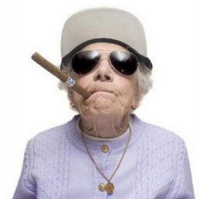 frapolan's tweet image. Abuelaaaaa.... Han subido las pensiones... no pasa nada, yo foll... en el coche!!! #petardopacal