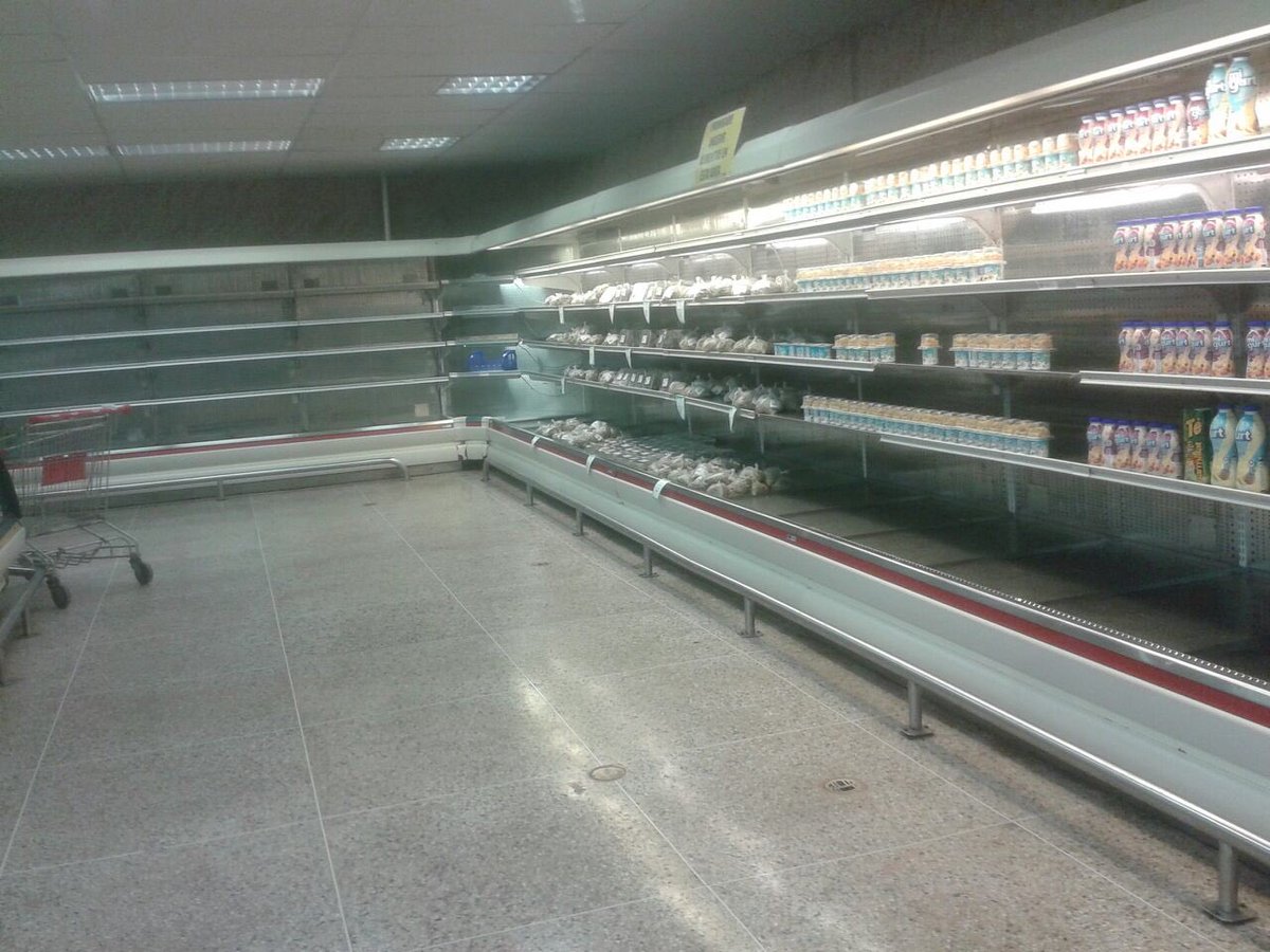 FEGP75's tweet photo. CM de san Antonio de los altos. Hoy 25-06-2016. No del caracazo del 98 como dijo lá canciller en la OEA. https://t.co/qy4FUGagZm