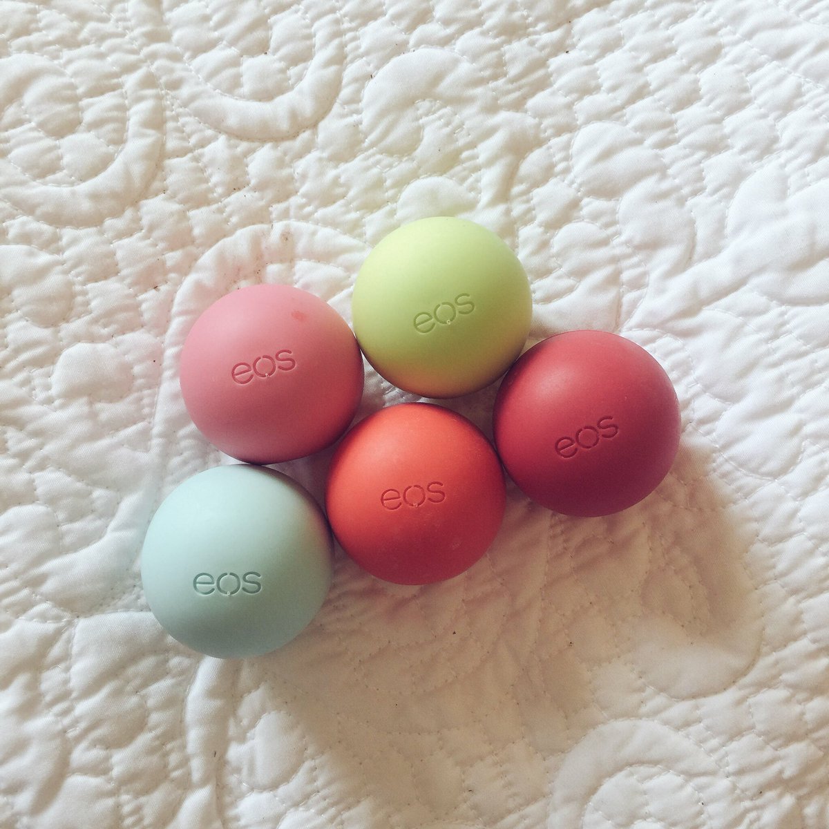 FashionMumblr's tweet photo. Giveaway from my Snapchat! Follow &amp; RT to win 1 of 5 @eos Lip Balms!  #giveaway #win 💋{ Snapchat JosieLDN } https://t.co/Xf6hpiHn5o