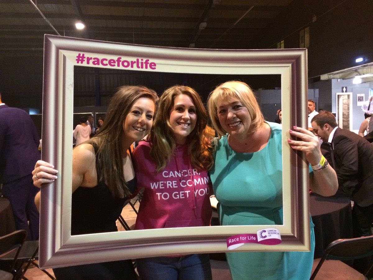 CRUKEventsNW's tweet photo. Supporting the red team tonight at @uwcb1 #nanchester #raceforlife @hayleythorpe4 https://t.co/nqdnZbtnQl