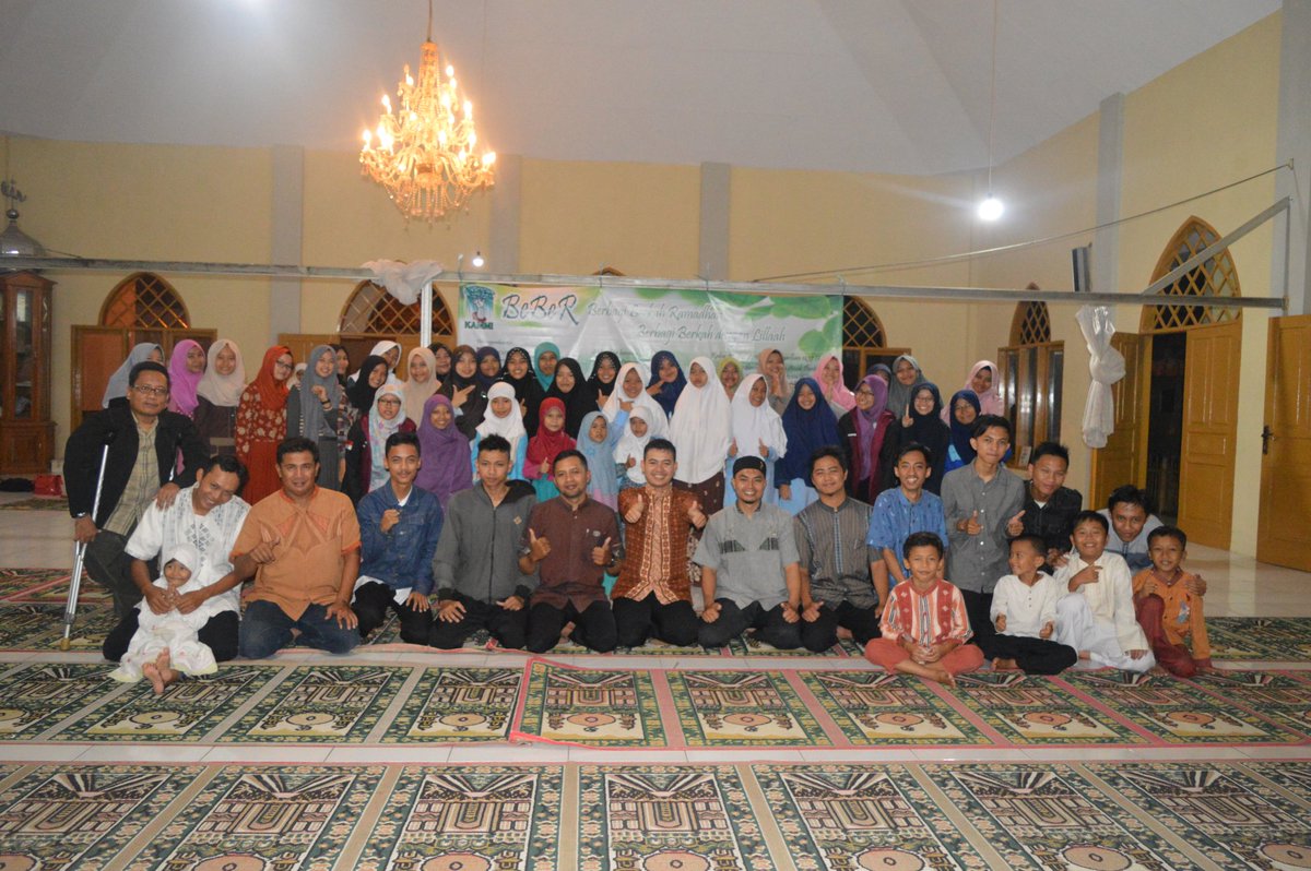 Berbagi Berkah Ramadhan
bersama santri Yayasan Al-Muttaqin, Bungursari, Tasikmalaya
22 Juni 2016
#latepost
