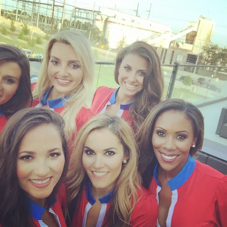 JackieBPearson's tweet photo. Fun shooting a commercial for the @USACheerTX Can't wait to see it ❤️💙 #DallasSkyline #USA🇺🇸 https://t.co/bgmvjGIPlN