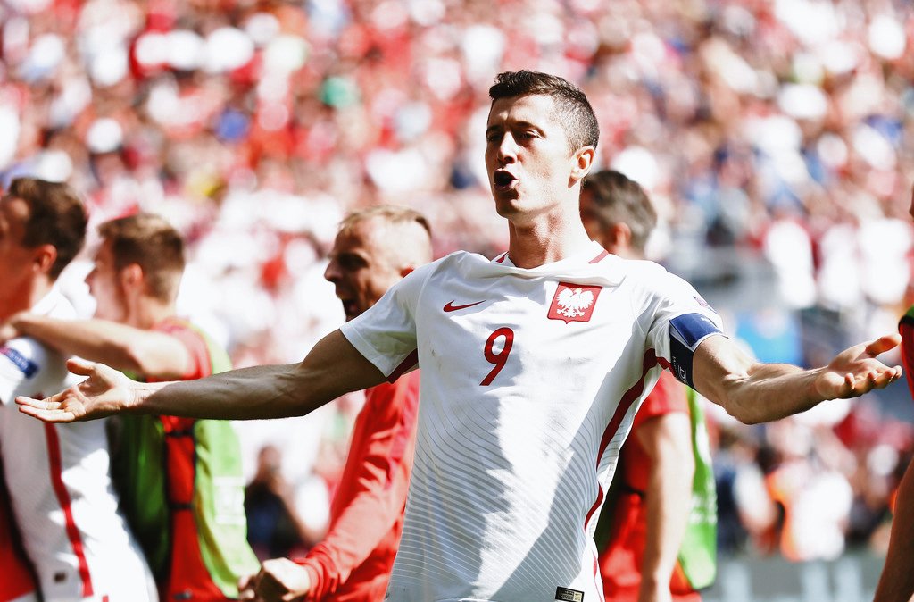CapturedFooty's tweet photo. Robert Lewandowski - #POL: https://t.co/qFTBjTBYbJ