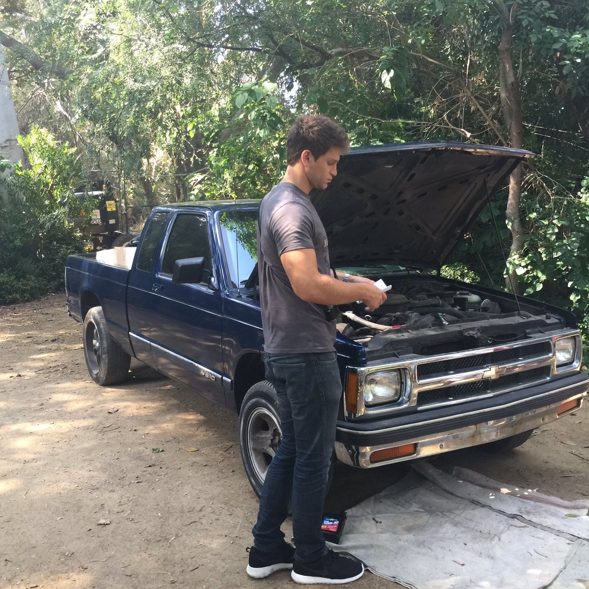 prettyliarsclue's tweet photo. @KeeganAllen on set of #PrettyLittleFinale #TheDArkestKnight https://t.co/u49Ldk1DYU