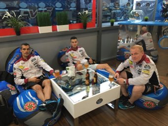 ianwheeler's tweet photo. Good to see @FrankyMorbido12's crew working hard! #Slackers 😂 https://t.co/41H6RNc2uS