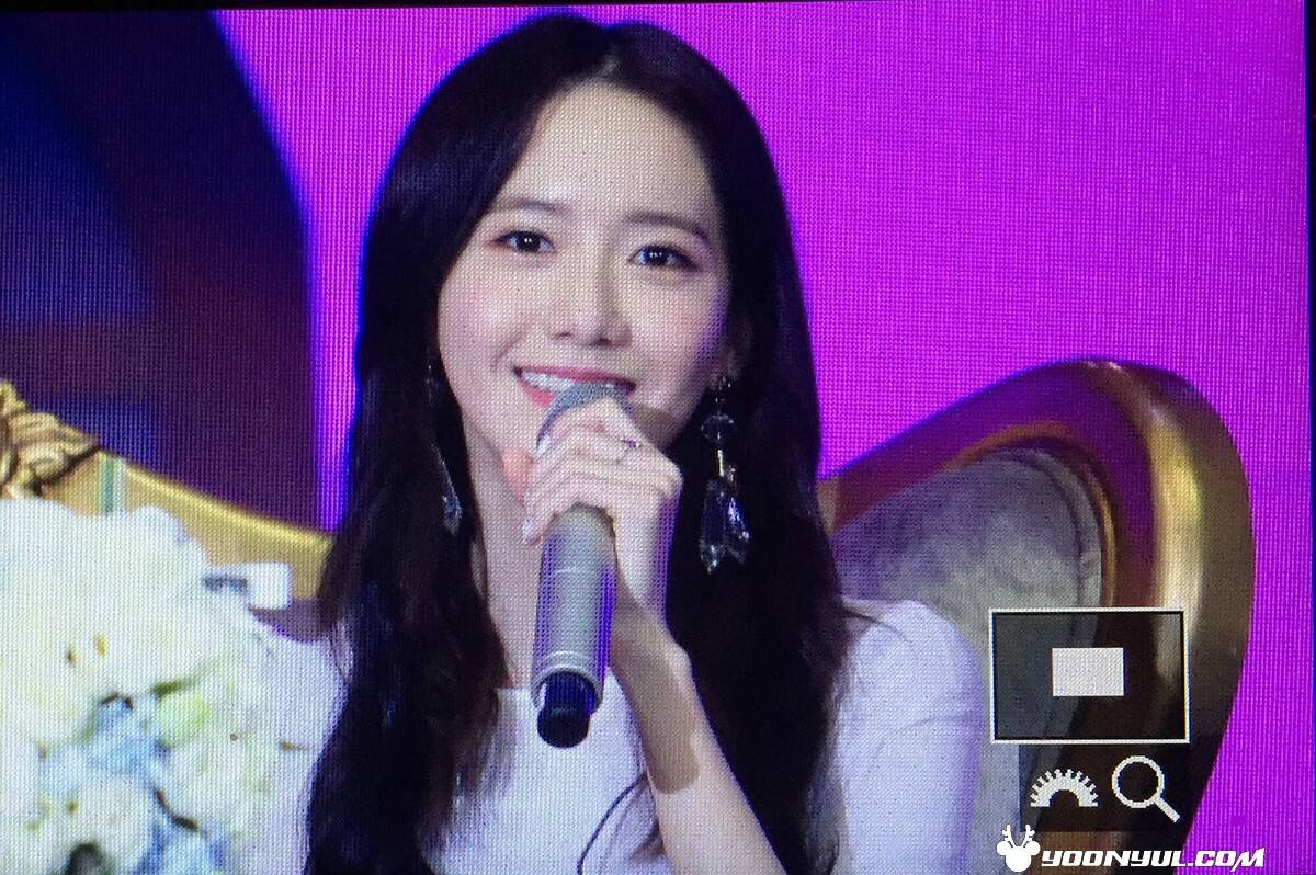 [PIC][24-06-2016]YoonA khởi hành đi Bắc Kinh - Trung Quốc để tham dự "2016 YoonA 1st Fanmeet - BLOSSOM in Beijing" vào sáng nay Clz5UQdUgAEFiOh