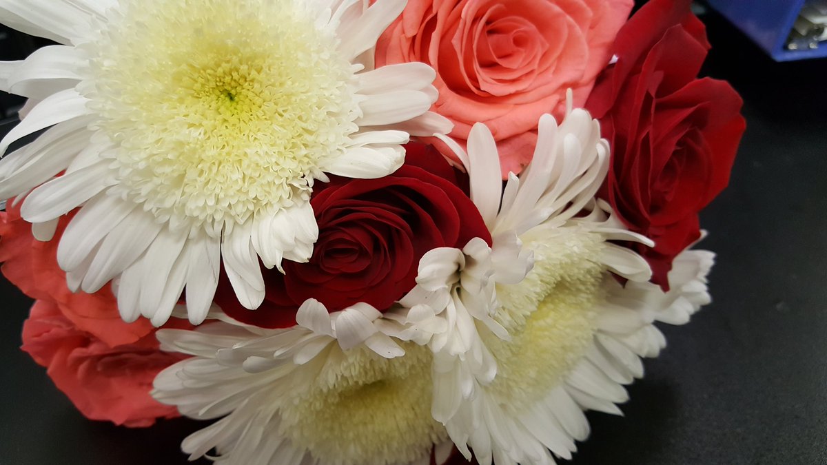 mondayflowers's tweet photo. Love the combination in this 3 for $20 bouquet. #Princeton #flowers #mmflowers https://t.co/L321E7l4Gv