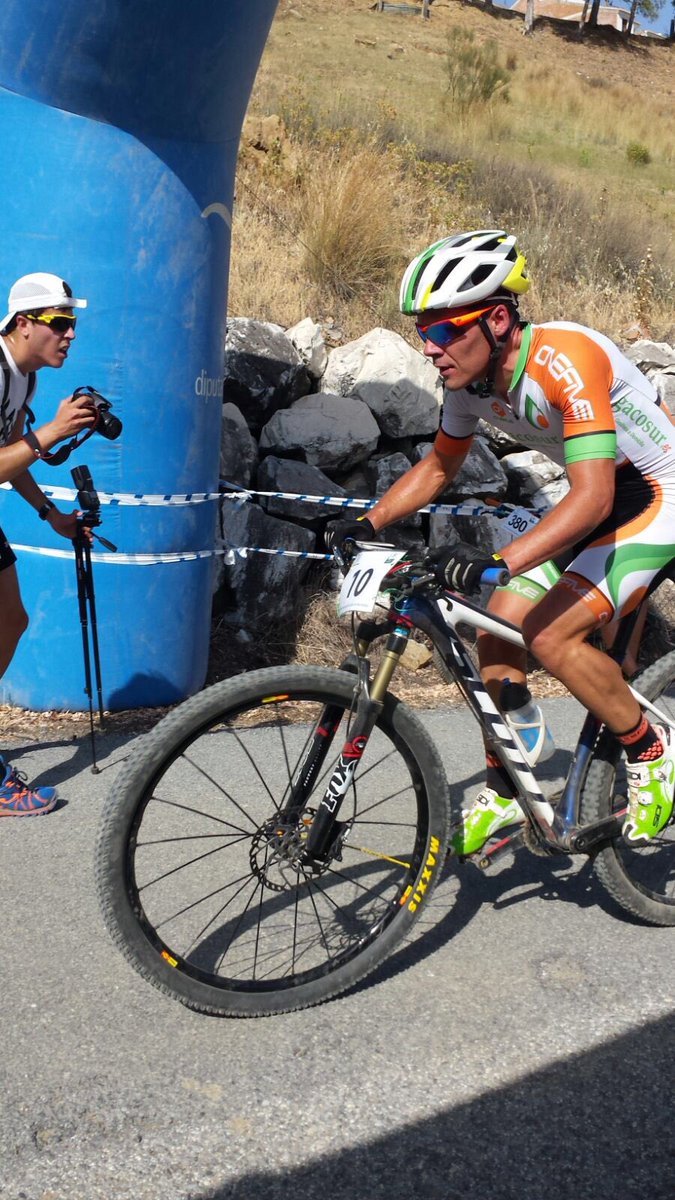 FACiclismo's tweet photo. Daniel Bernal (Gacosur) vence en el II Rally BTT Alozaina. Natalia Benítez vencedora féminas. #CircuitoMálaga https://t.co/NhmZOAEyI3