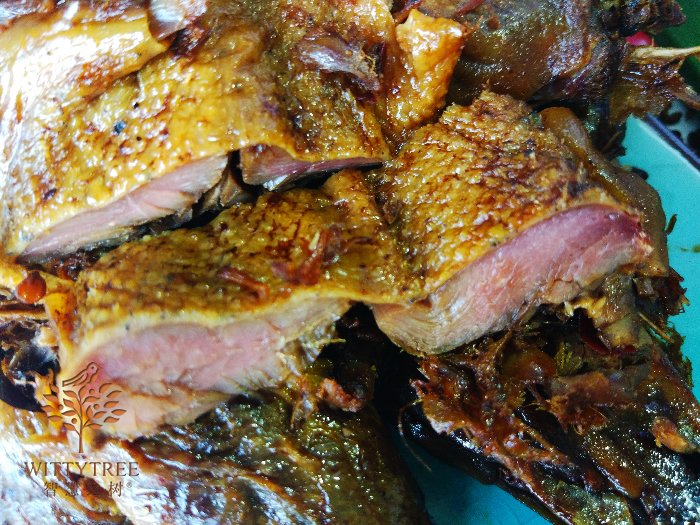 wittytree's tweet image. 叫只鸭子吧？就是传说中的这个鸭子，对比前面那只鸭子，我更喜欢这种口味，不好吃你打我