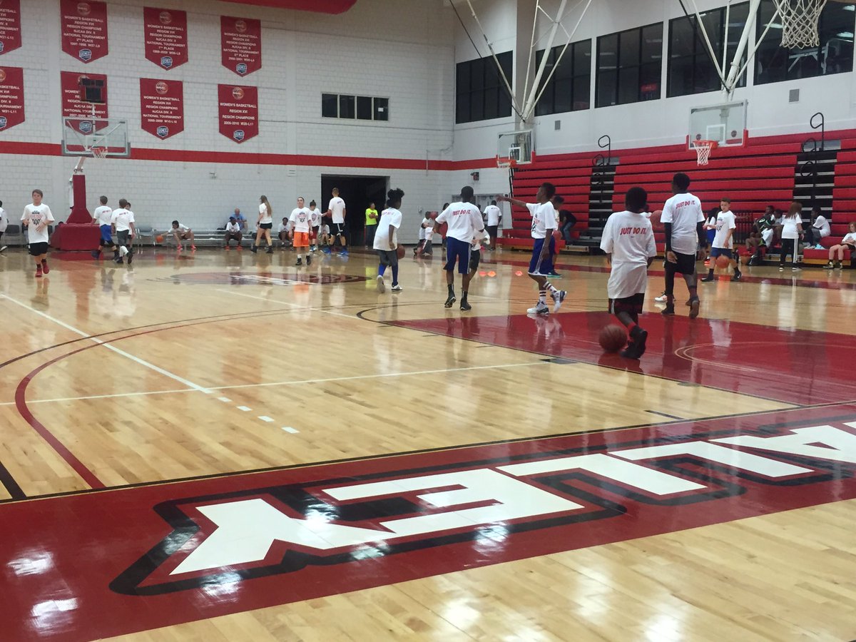 MayorSlyJames's tweet photo. Willie Reed of @BrooklynNets &amp; Kansas City Native, hosts Willie Reed's Elite Basketball Camp for youth.  #GivingBack https://t.co/qCBVEdvHEF