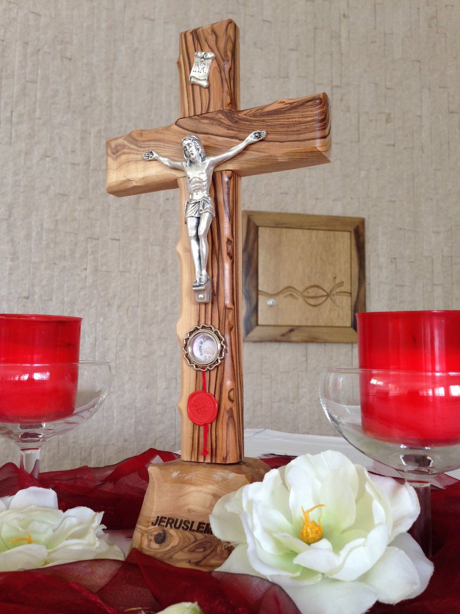 zeaiter_miledy's tweet image. He died for us! #LetsBe #Faithful!