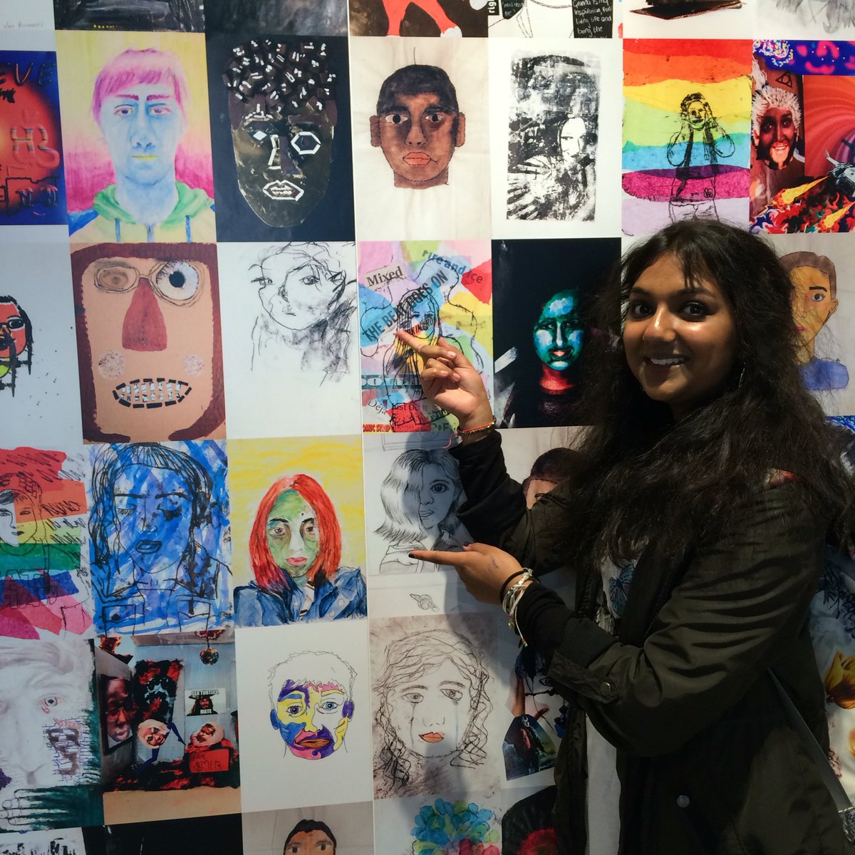 _LizCowley's tweet photo. A very happy club member from @unilincoln who found her portrait on the wall! @SomersetHouse @natsatclub https://t.co/tiQtFxrdRX