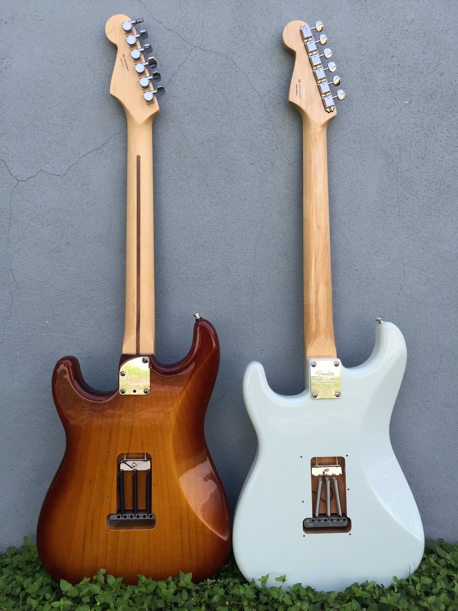 MoisesMorua's tweet photo. #Straturday #Deluxe #Classic60s #N3 #Custom69 #Tobacco #SonicBlue @Fender https://t.co/WzWBA78zWQ