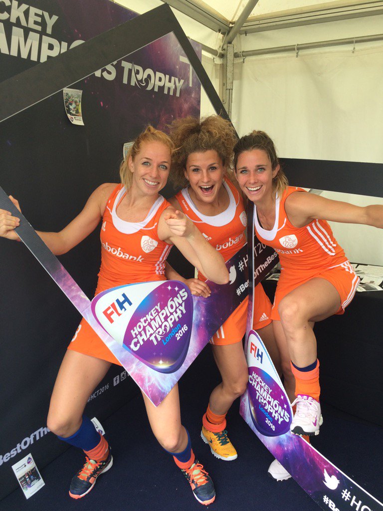jjbloom_'s tweet photo. Post match photo shoot #hctpics @MargotvanGeffen @mariaverschoor @EllenHoog https://t.co/dlTxMqOA76