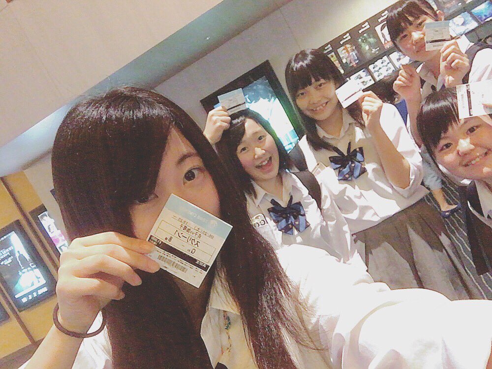 k__sha22__ss's tweet photo. 引退試合終わってから
【貞子vs伽倻子】見てきた😱
怖かったけど楽しかった面白かった😂
また遊ぼう~😊 https://t.co/DnWyZgGITo
