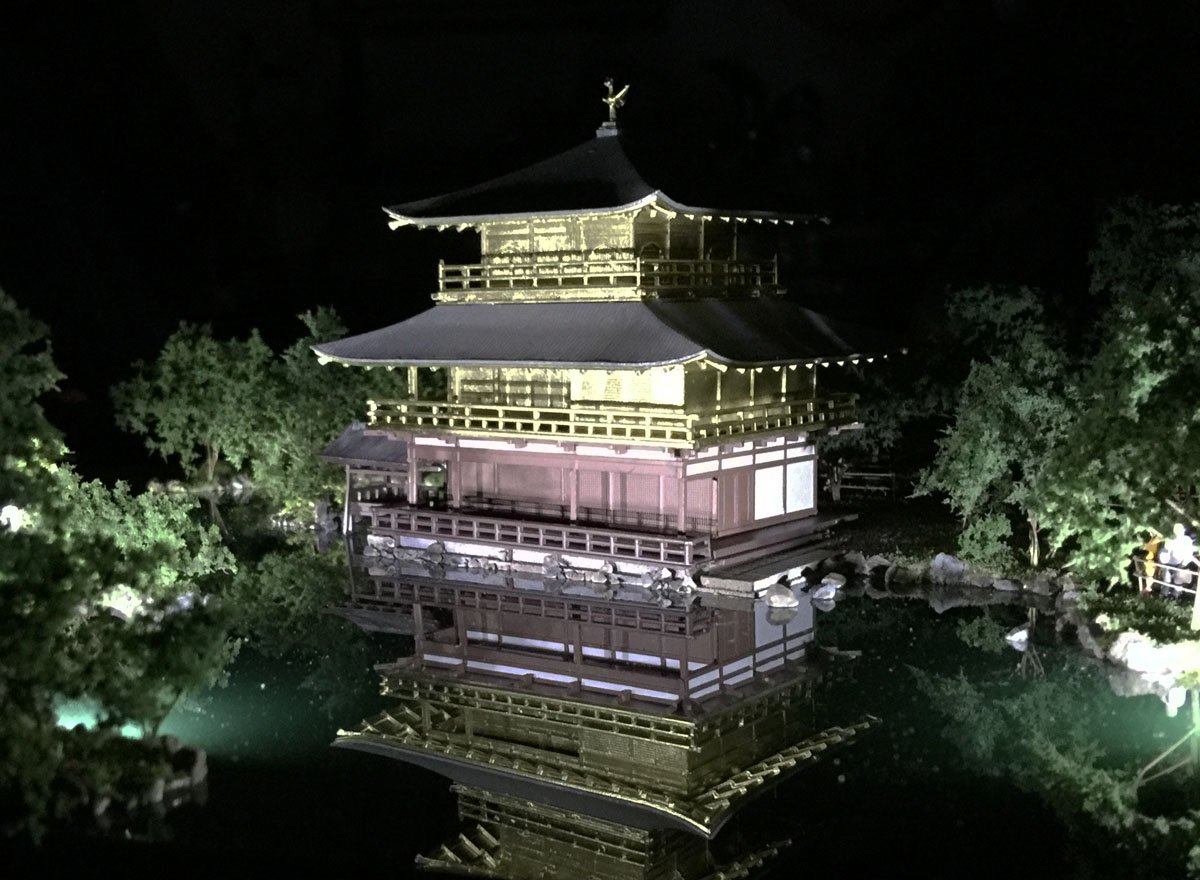 今回は初の建物ジオラマとして鹿苑寺「金閣寺」 鉄道ジオラマの合間に
