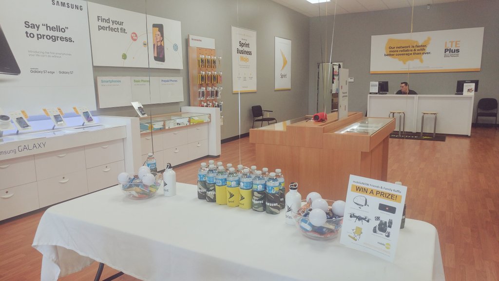LaskinSprint's tweet photo. We're ready to start saving you 💰💵 #sprintsaythanks #canyouhearmenow #laskinvabeach https://t.co/qlkufZ0J9l