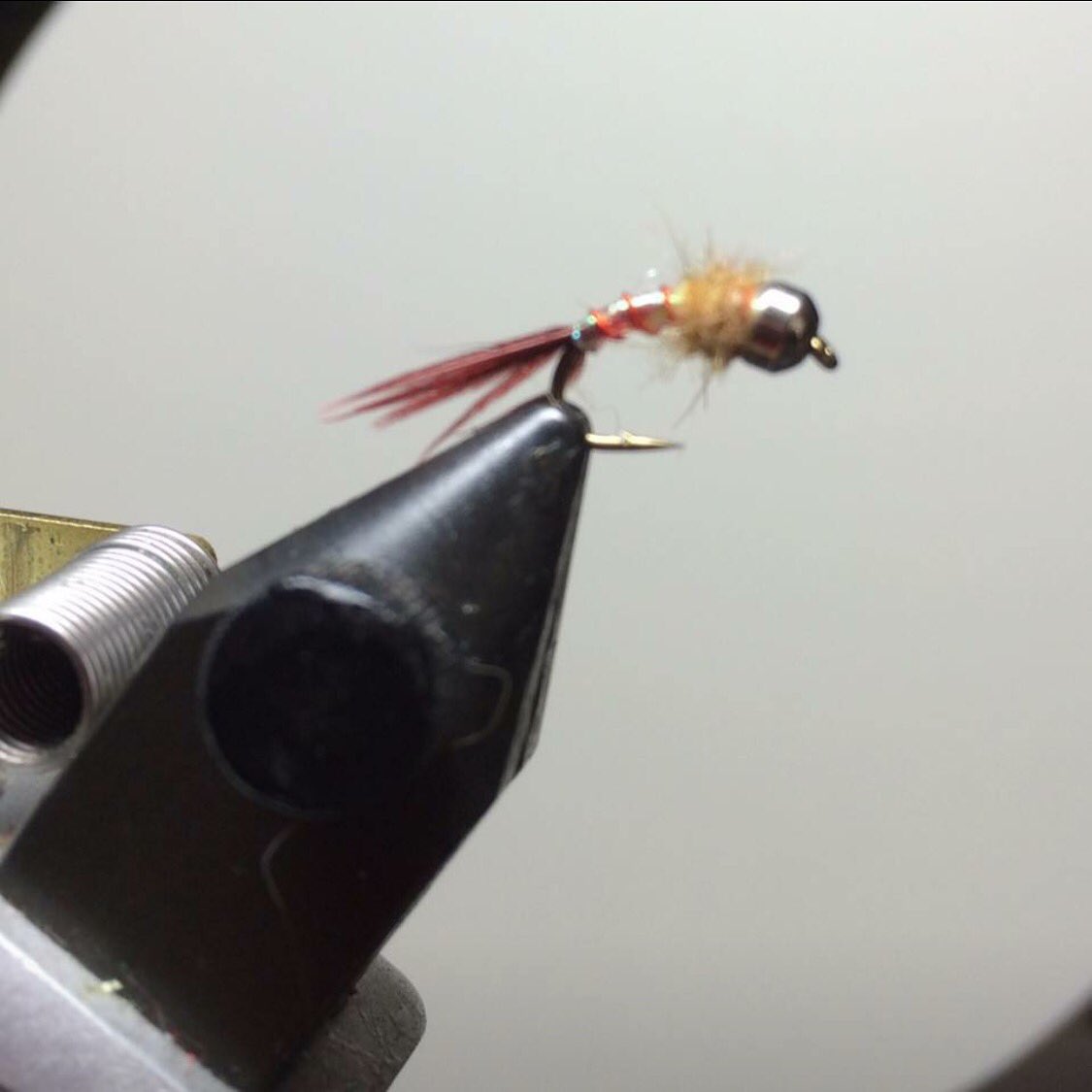 OzarkAnglerFly's tweet photo. Lightning bug Kent is tying for a custom fly. #customflytying #ozarkanglerflyfishing #ozarkanglerflytying https://t.co/gDWHcOIP7Q
