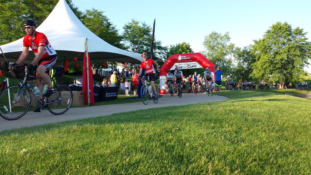 AmDiabetesIA's tweet photo. Go #RedRider! #CorridorClassic  #TourDeCure 55 mile start https://t.co/YC1yYDiLrT
