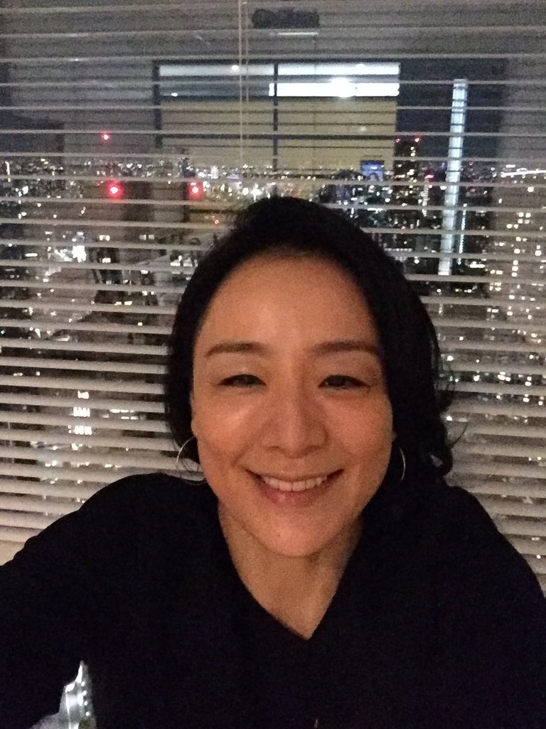 せいせいするほど 愛してる No Twitter ひゃっほー 神野三鈴です 窓の外には赤坂の美しい夜景が まだ 働いている 方もいらっしゃるんだなぁ お疲れ様です 今日も1日 チーム一丸となってせいせいするほど頑張りました 私は最後の2シーンだけだけど 笑