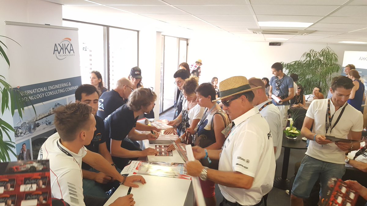 akkodis_global's tweet photo. [#AKKAASP] Séance de dédicace avec les pilotes du @AKKAASPTEAM ! 🚘📸 #BlancpainGT #Castellet https://t.co/85ekRPurJA