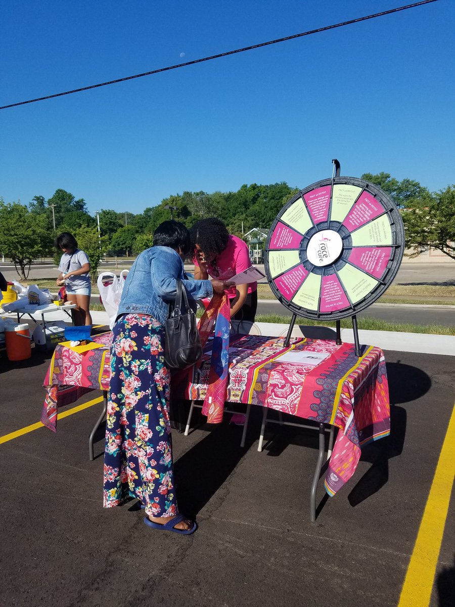 Discover_D1's tweet photo. Spreading the word about shopping local and healthy living in #DistrictOne #Detroit. #DiscoverD1 @meijer https://t.co/3wz2LBQJWJ