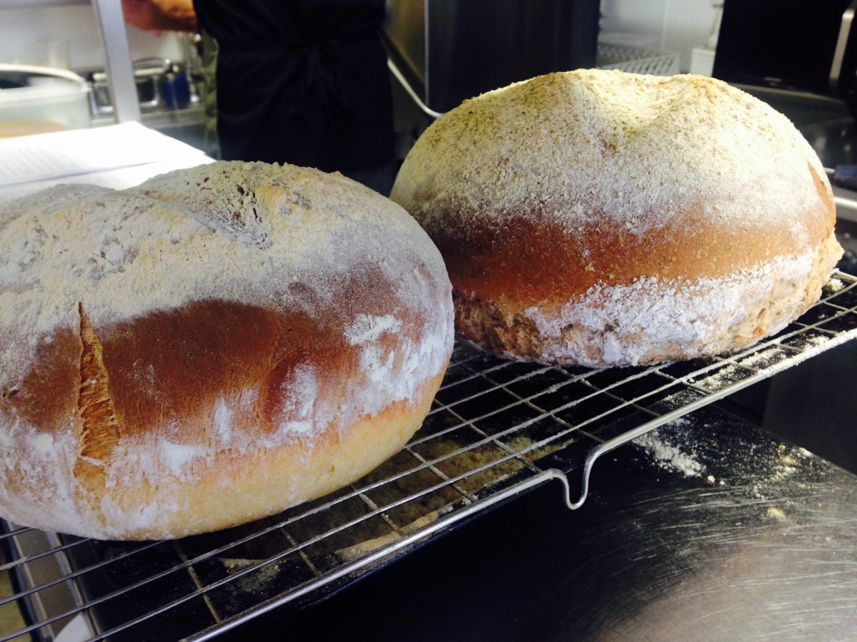 Karl1892YNWA's tweet photo. Freshly made white Farmhouse loaf and 'Our' ale whole meal bread #areyouinwiththeinncrowd @thenancyinnUK https://t.co/vaxUbFceJW