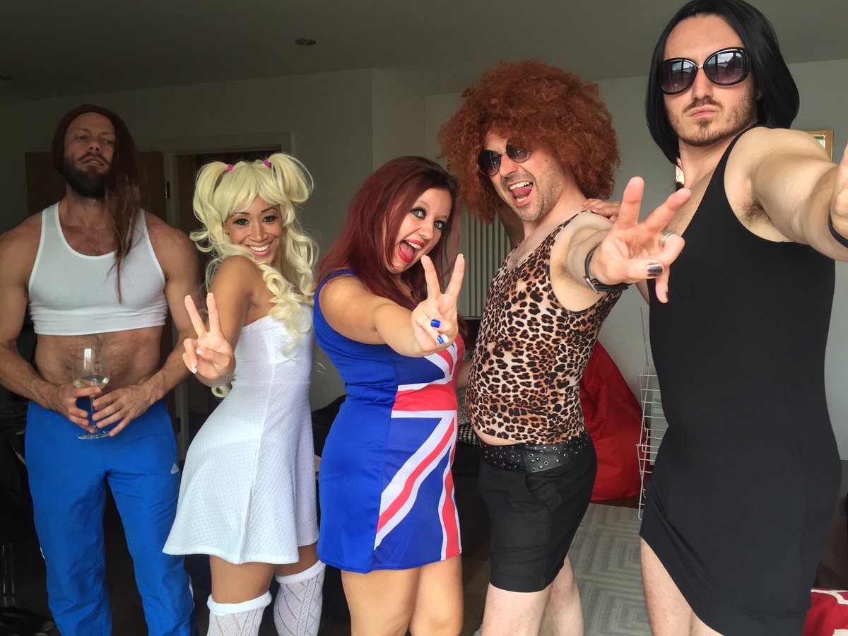 plumsauce10's tweet photo. #Pride2016 we're on our way! #spicegirls @EmmaBunton https://t.co/mEJjkG5Fqz