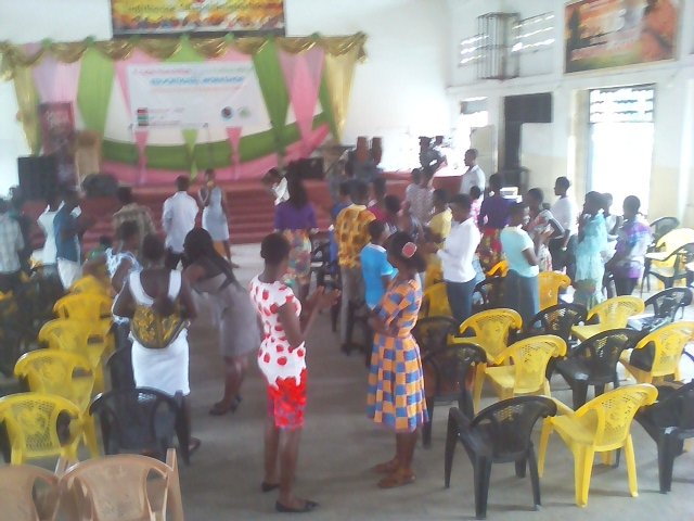 AbrampaGh's tweet photo. Young people in groups, discussing issues of #ASRH. Straight outta Nsawam
@cmghana #Cmat20 https://t.co/x80wHu4mKh