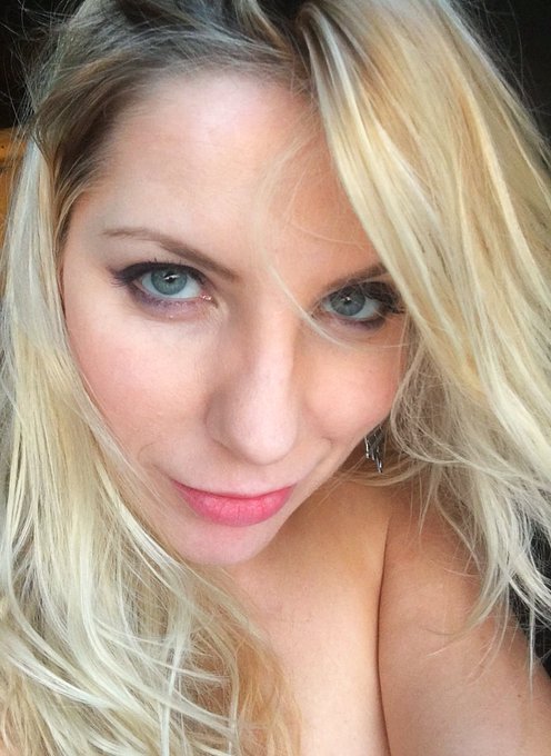 1 pic. Good Morning Lovers! #SexySaturday https://t.co/5K8n718L82