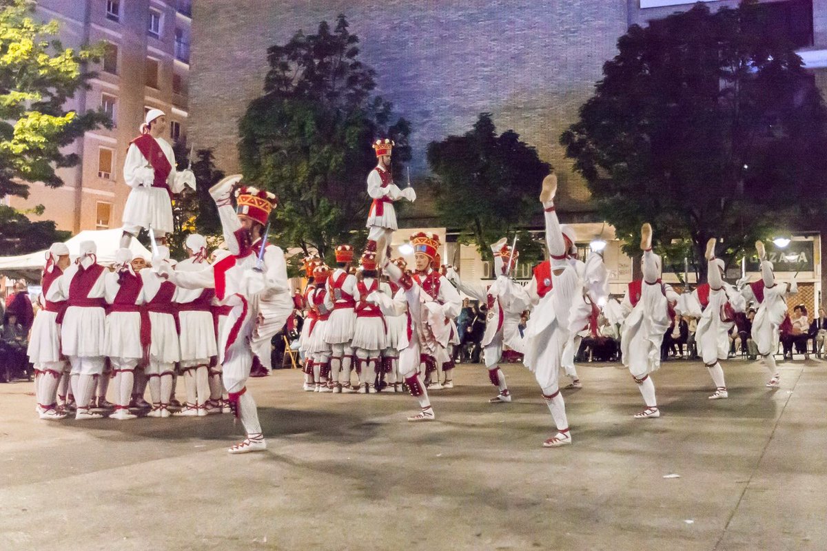 Eibar atzo. Mila esker <a href="/kezkadantza/">Kezka Dantza Taldea</a>-ko lagunei gonbidapena eta harrerarengatik. Aunitz urtez! (Argazkia: <a href="/imzugasti/">Iñaki Zugasti</a>)