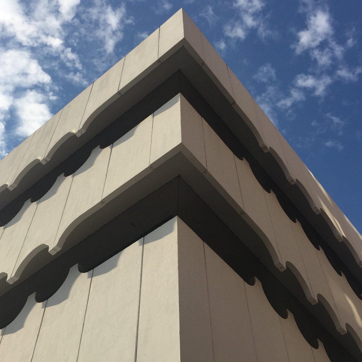 _VirginiaMcLeod's tweet photo. Love the Lenox Health building by Albert C. Ledner - definitely my new favorite #NewYorkCity building. Very cool. https://t.co/MTjtVRdQTZ