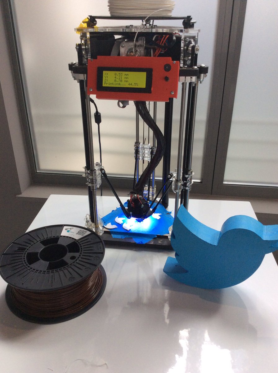 elcp72's tweet image. #3dprinting many @Twitter logos with a MDelta #3dprinter @emotiontech at #CoderDojoParis hosted by @TwitterFrance