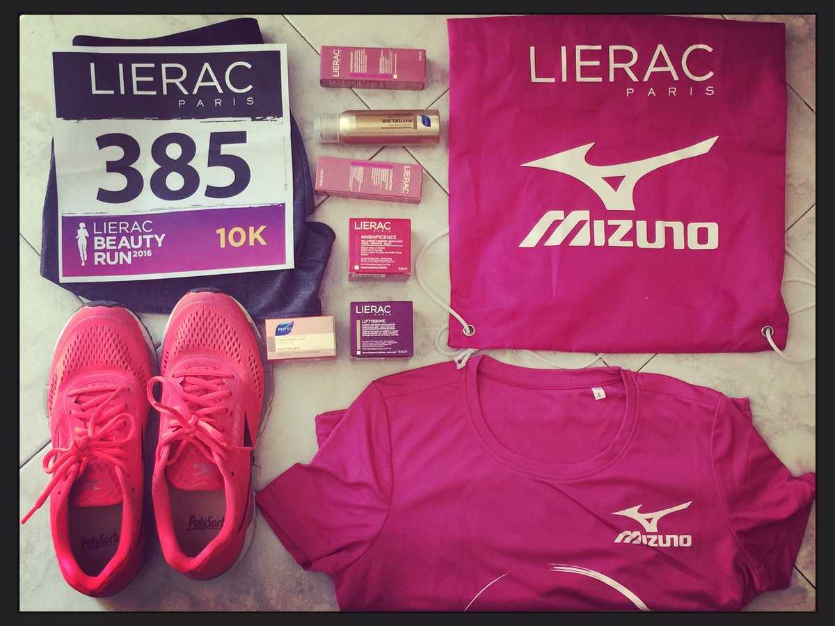 DanielaSchicchi's tweet photo. #lieracBeautyRun it's a terrible hot day! #run #NonImportaComeFallo #fitandchic https://t.co/OfFEB37WKM