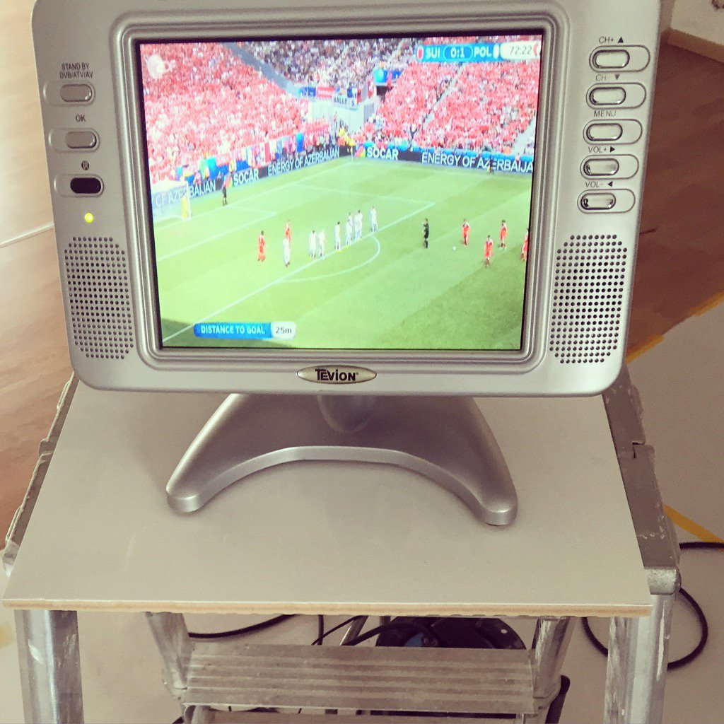 KingFabi93's tweet photo. So lässt es sich arbeiten 😄😄 #EURO2016 #SUIPOL #SUI #POL #DVBT #SD #600p #noHD #baustelle https://t.co/K9xainIhWf