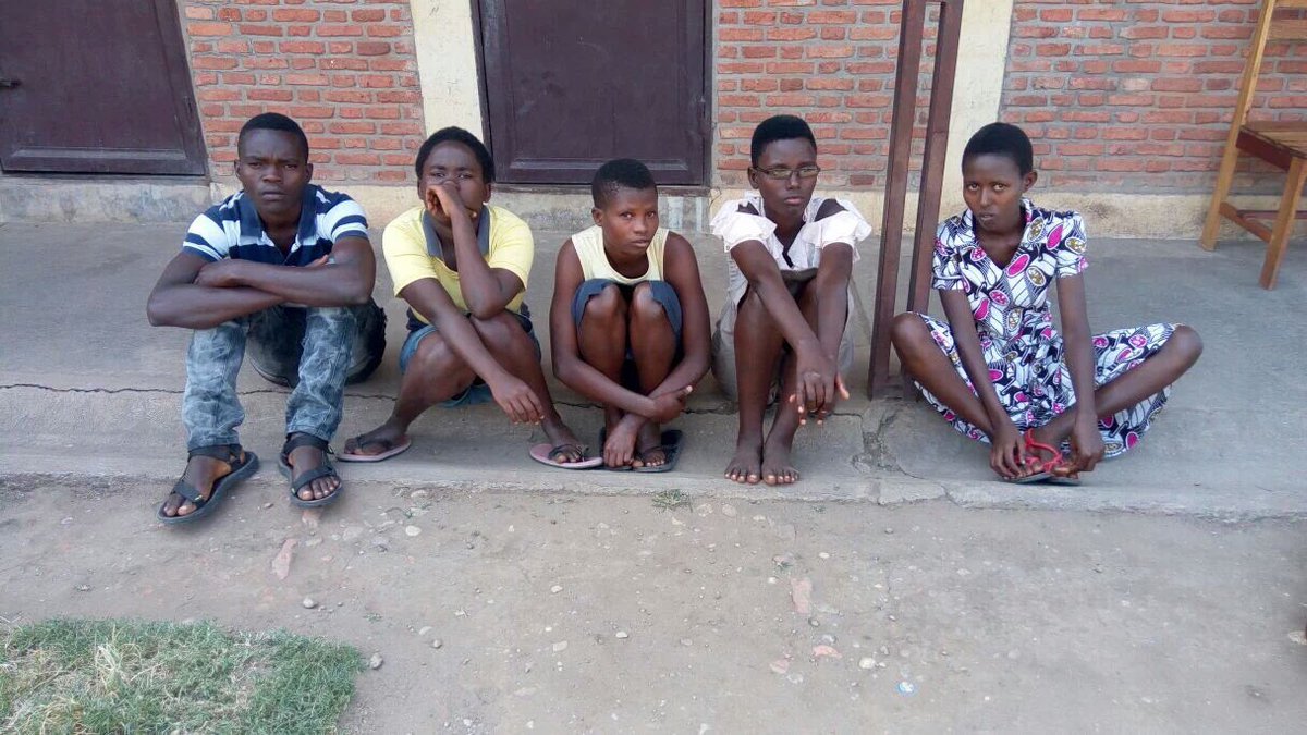 MIJ_Burundi's tweet photo. #MIJB condamne @Muyumba qui supporte un gvt qui emprisonne des enfants pour avoir #gribouiller @PanAfricanUnity https://t.co/GIuXYqfzTe